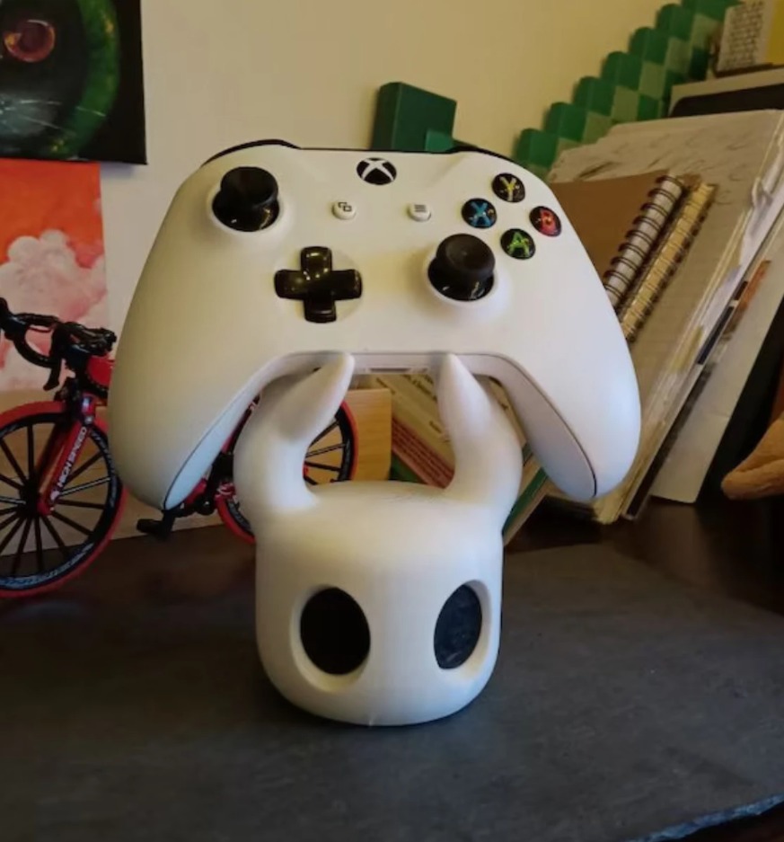 حامل تحكم ألعاب بتصميم شبح كرت - مراجعة Gaming Controller وسعره